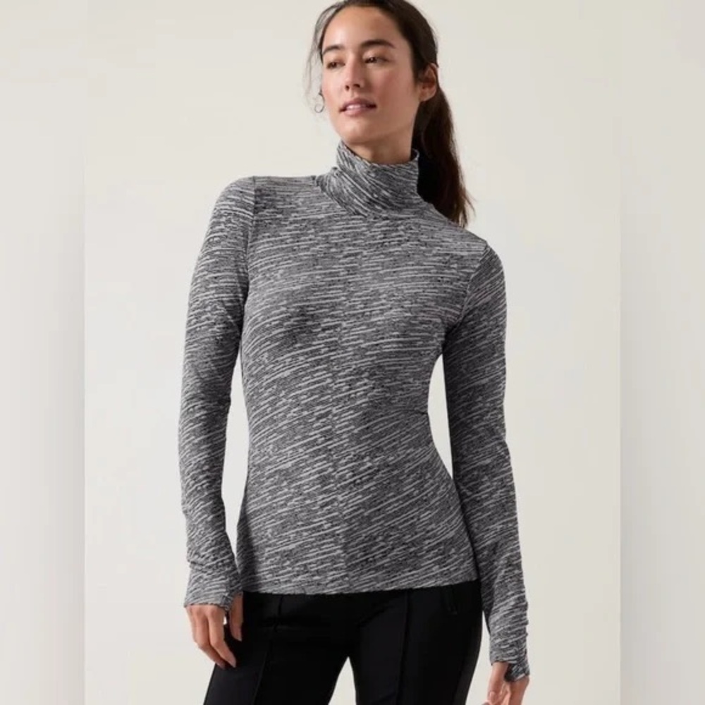 Athleta Flurry Seamless Turtleneck Gray Silver and Black Polygiene Unstinkable S